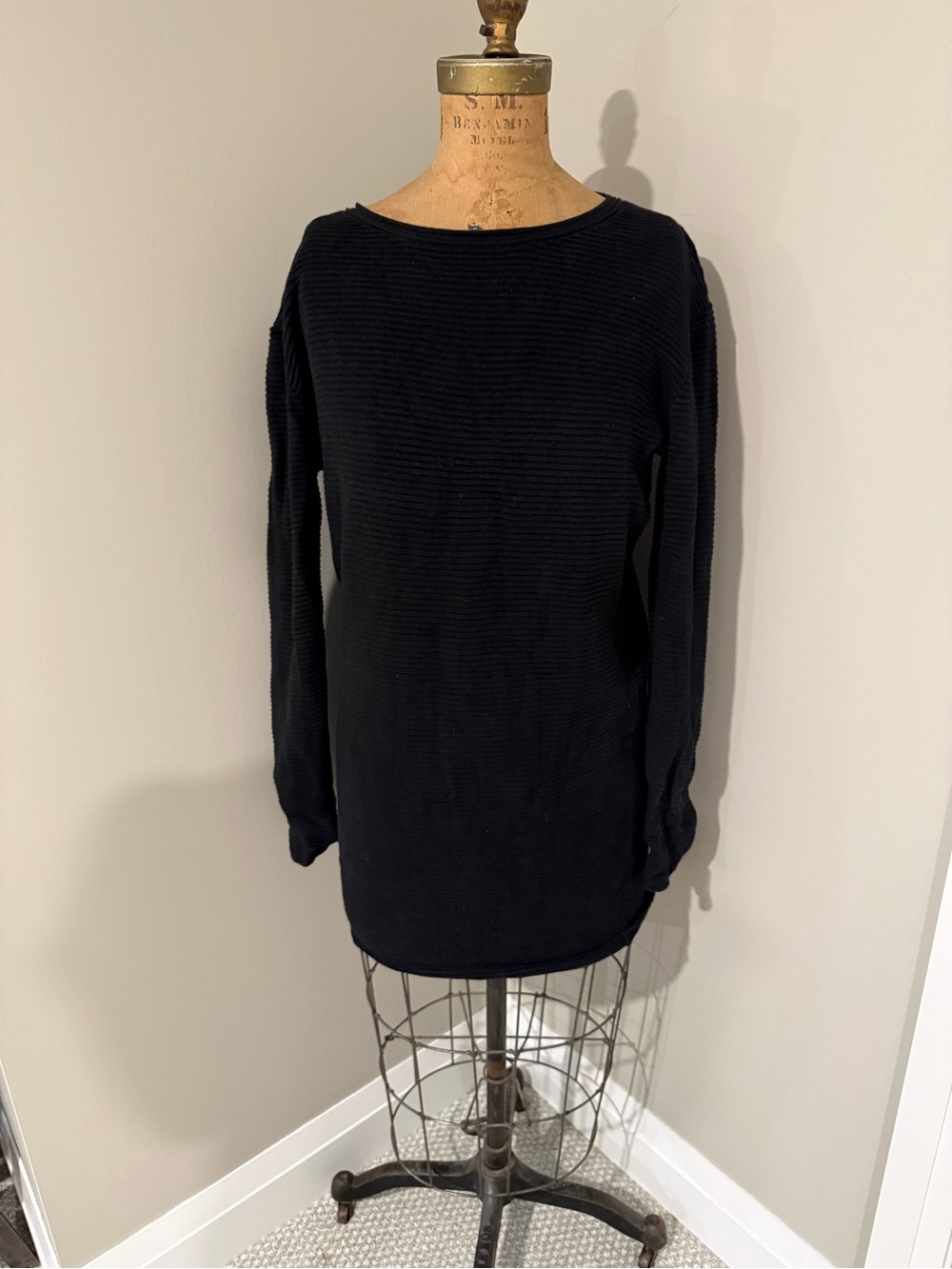 Aritzia Women's Black Ribbed Long-Sleeve Sweater Dress
